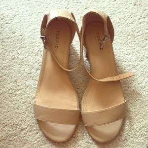Nude stack block heel